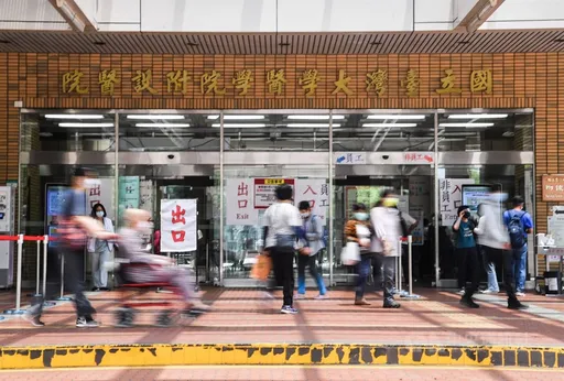 幫找台大醫院病房病床？年花3萬喬名醫開刀？　院方急PO臉書說明！