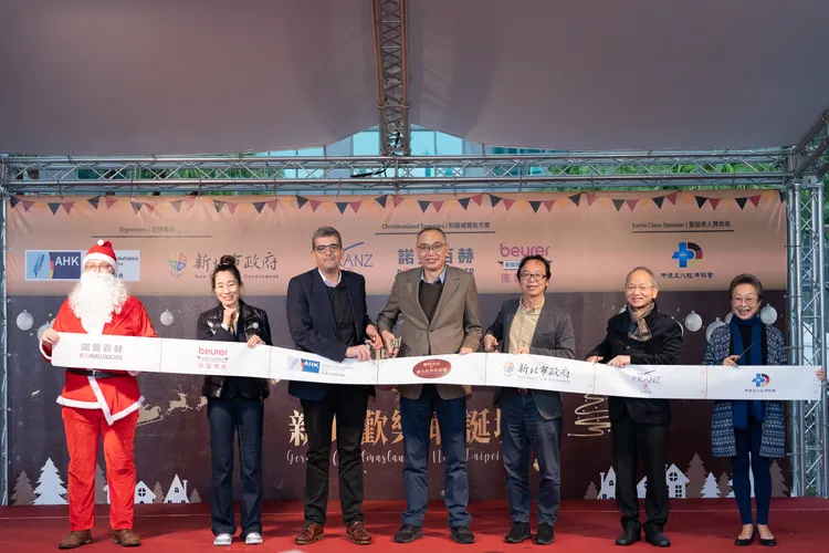 「2022新北歡樂耶誕城」今年首次與德國經濟辦事處聯手舉辦德國耶誕市集。新北市府提供