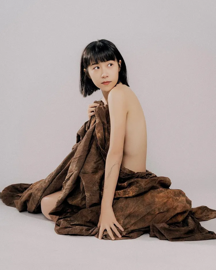 NanaQ分享「裸體藝術」作品。翻攝自NanaQ臉書