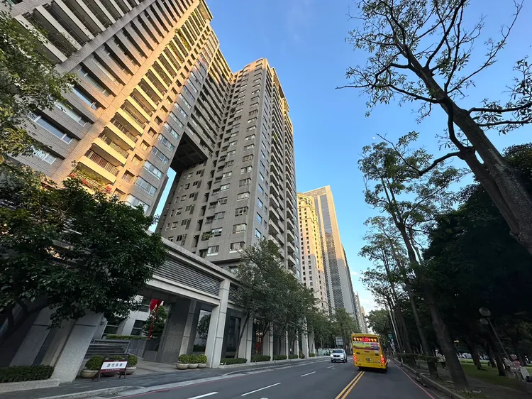 七期豪宅「質感」落差大，因此社區單價從3字頭一路到7字頭皆有。王鈞生攝