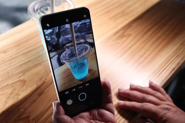 有1.08億 Prolight 超感光主鏡頭。翁玉信攝