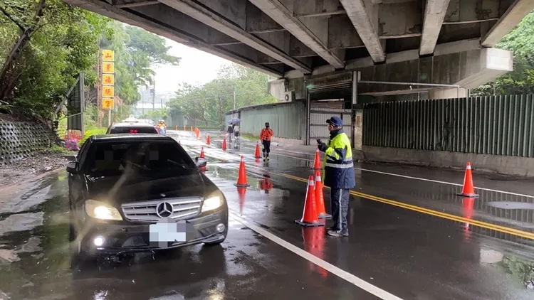 中和警方預估在春節期間，烘爐地福德宮將會湧進大批人潮。警方提供