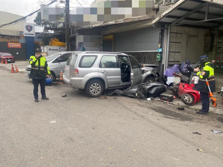 警方到場處理。翻攝畫面