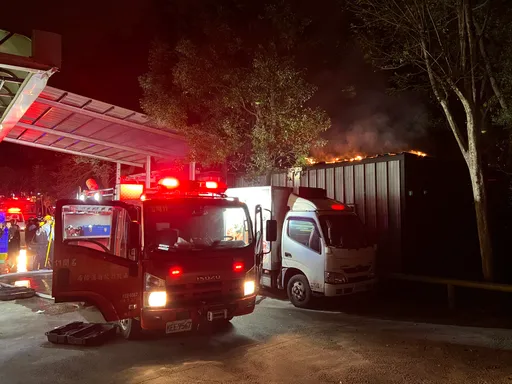 南投肉品市場熊熊烈火　狂燒1小時！國3用路人遠方驚見報警