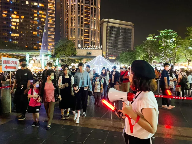 「巨星耶誕演唱會」人潮疏導將採行分階段分流管控，隨時掌控現場人潮狀況並機動調整。警方提供