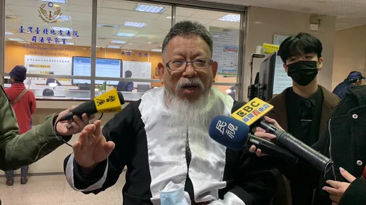 蔡英文「論文門」宣判超混亂!「台大男」送論文給法官 彭文正律師拍桌討理由