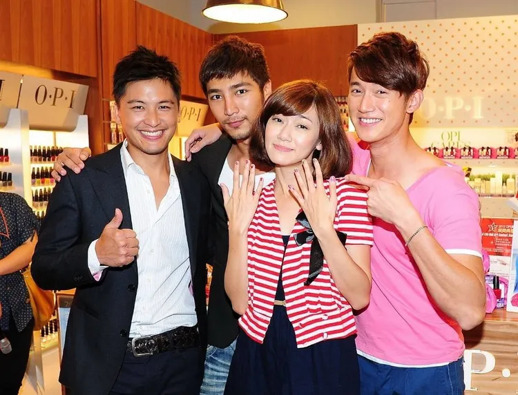 羅平（左二）演出《花是愛》和吳慷仁（右）及周幼婷等合作。羅平提供