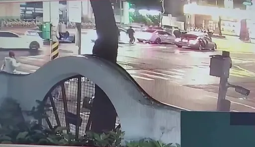 買賣中古車引糾紛！員工撂人開6車堵人　當街開扁還把他的車開走