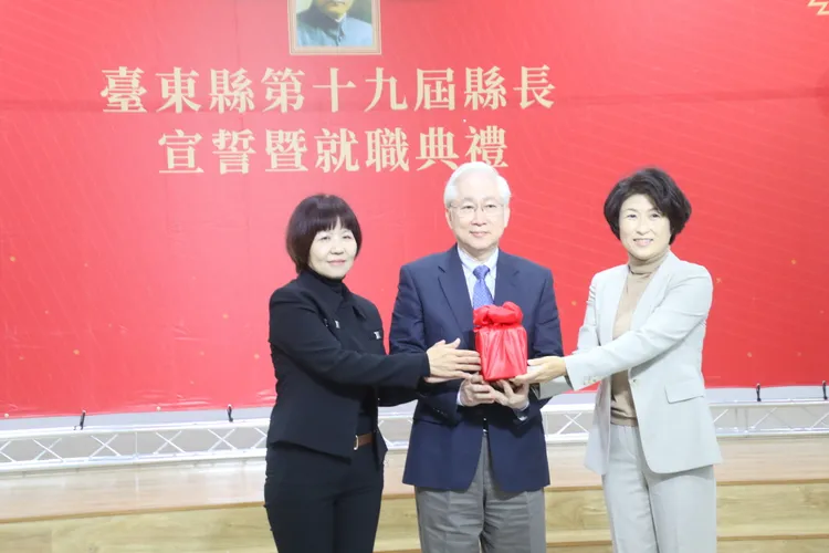 台東縣長饒慶鈴宣誓就職儀式。台東縣府提供