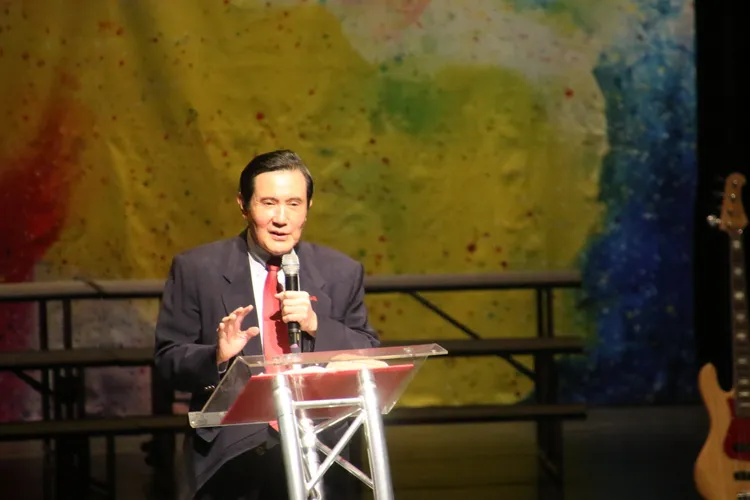 前總統馬英九給予台東縣長饒慶鈴高度肯定。台東縣府提供