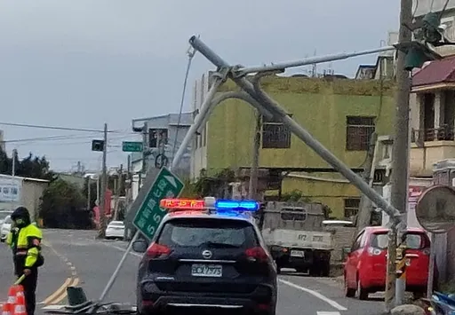 彰化再傳交通號誌桿斷裂 勾起機車騎士深層恐懼
