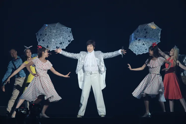 洪榮宏演唱招牌歌《一支小雨傘》。鄭孟晃攝