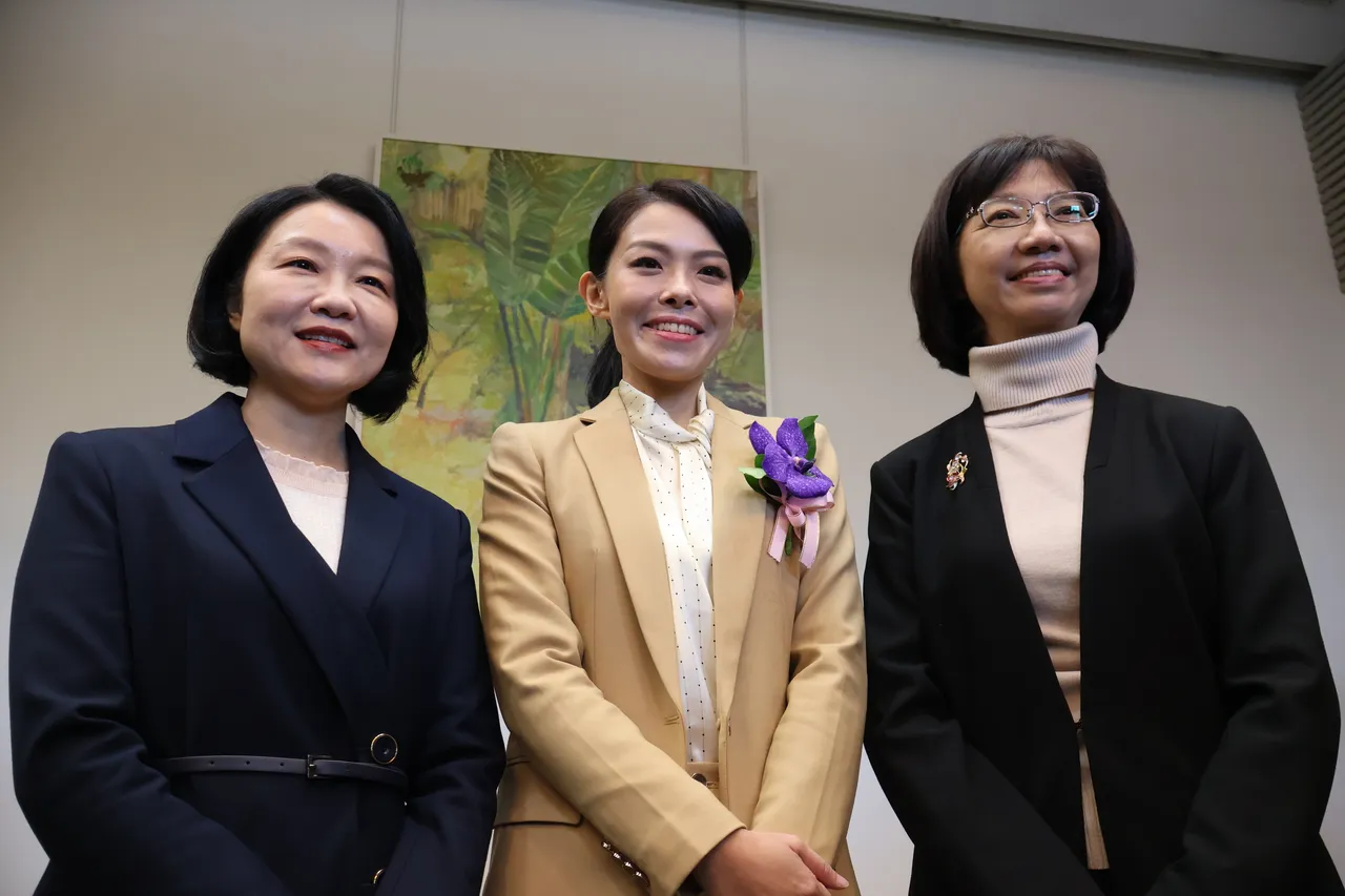 高虹安團隊副市長由高等檢察署前檢察官蔡麗清(左)出任;秘書長由台北市政府前地政局長張治祥(右)出任。黃羿馨攝