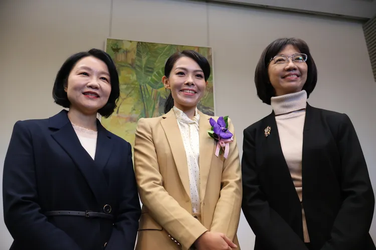 高虹安團隊副市長由高等檢察署前檢察官蔡麗清（左）出任；秘書長由台北市政府前地政局長張治祥（右）出任。黃羿馨攝