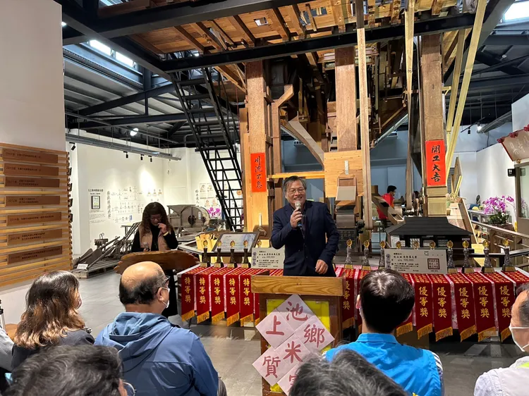 台東縣池上鄉多力米故事館舉行冠軍米評比。彭上晏提供