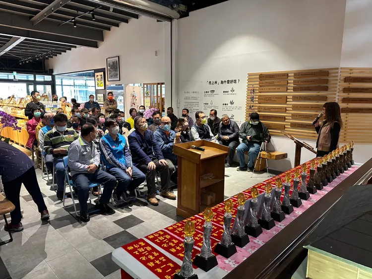 台東縣池上鄉多力米故事館舉行冠軍米評比。彭上晏提供