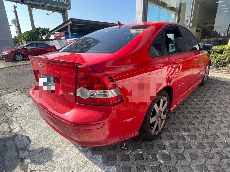 二車均輕微受損。警方提供