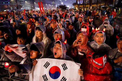 南韓今晚殊死戰 球迷緊盯、首爾地鐵延收班