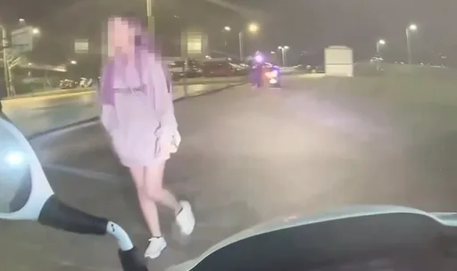 北市短褲妹感情受創哭哭了　護花使者幫出氣砸爛前男友愛車