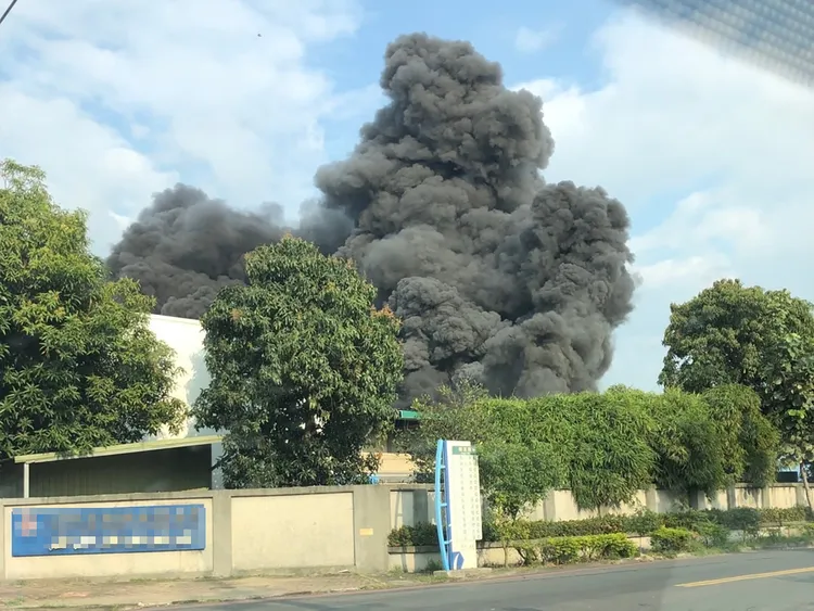 屏南工業區大火。讀者提供