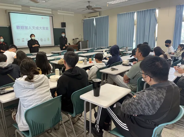 疫情稍緩觀光業者亟需人才，到東華大學觀光系徵才。東華大學提供