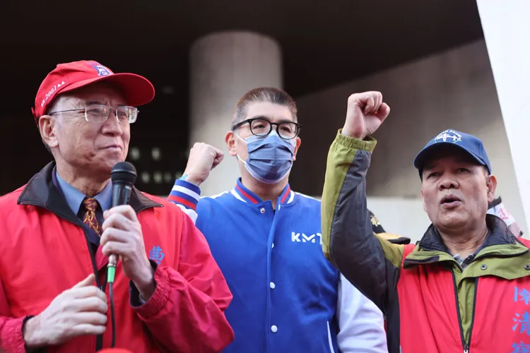 連勝文出席黨籍前立委陳清寶、曹爾忠主辦遊行活動。翁玉信攝