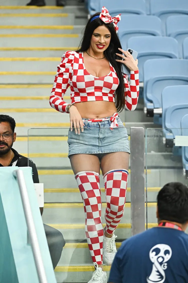 前克羅埃西亞小姐伊凡娜，照例火辣上場為祖國加油。路透社