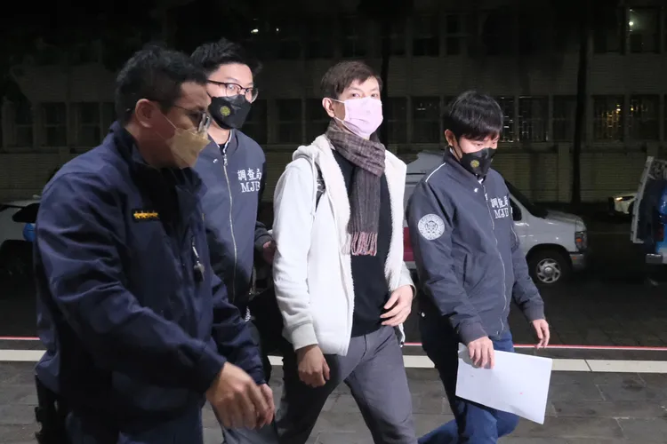 李忠庭一路抬頭挺胸走入地檢署。陳志淵攝