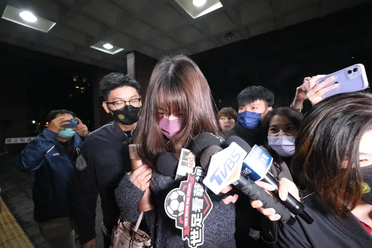 台大十三妹「公衛文」王郁文晚間移送複訊。陳志淵攝