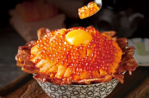狂賣千碗︱地表最強燒肉丼回歸 150克馬糞海膽淋滿鱒鮭魚卵