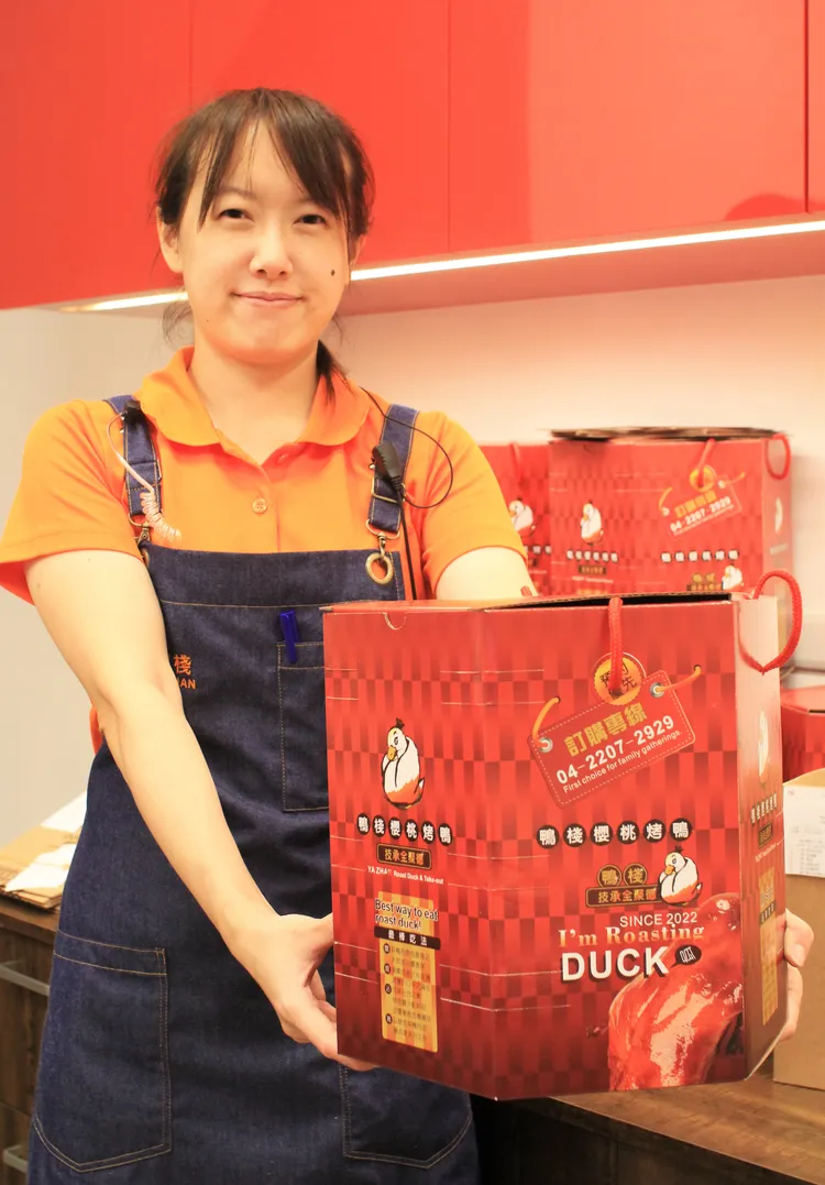 外帶盒特別設計過，就連機車族也方便拿取裝載。業者提供