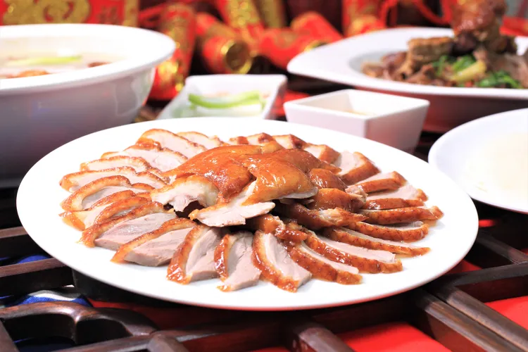 業者強調研究多時，丟掉了近500隻烤鴨，終於找到櫻桃鴨也能拿來作外帶烤鴨的訣竅。業者提供