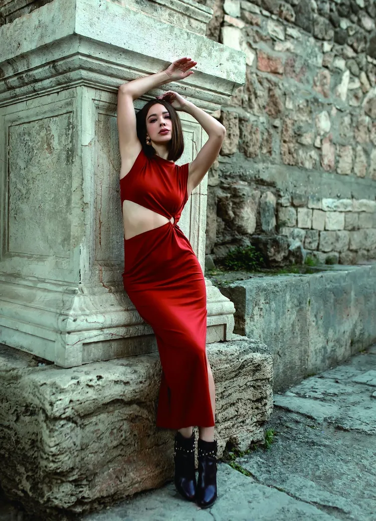 安妮寫真桌曆美景盡收眼底。伊林娛樂提供