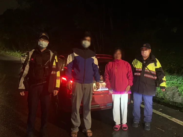 警方通知家人趕來。龜山警分局提供