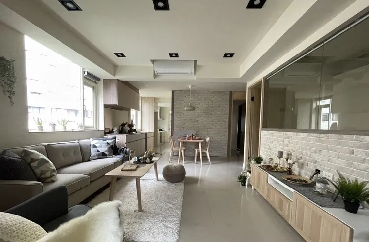 透過照片能發現，公寓乾淨整潔似乎整理過，不過房價9字頭依舊遭到網友質疑偏離市場行情。翻攝售屋平台