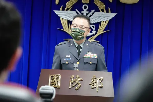 邱國正哭哭了?國防部改口兵役延長時程 不敢保證12月底前公布