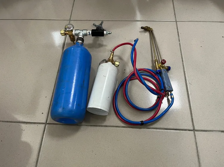 警方在黃嫌車上查獲切割工具。警方提供