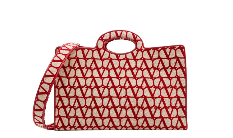 Valentino Garavani Toile Iconographe紅色托特包，9萬1000元。品牌提供