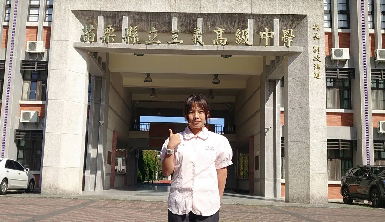 三義高中黃芊瑜,自幼獲外曾祖母教導,一身客語的好本領,以特殊選才身分錄取中央大學。三義高中提供