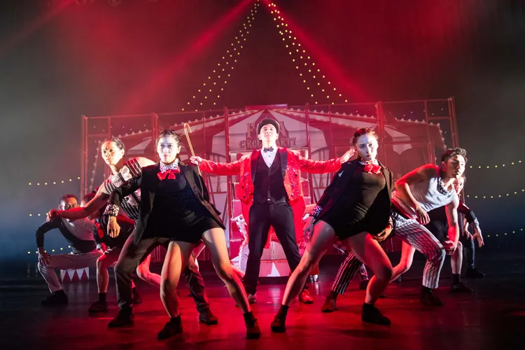 FOCA福爾摩馬戲團將在台南晶英酒店的跨年派對霸道趴，展現各種高難度表演，與觀眾近距離互動，帶來一場難忘的跨年夜派對。業者提供