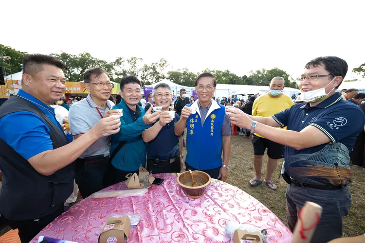 林明溱每年舉辦世界茶業博覽會，因此有茶伯的稱號。翻攝林明溱臉書