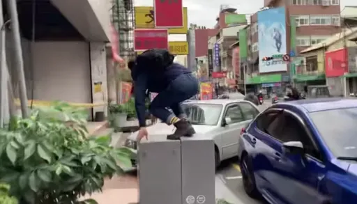 洗刷「行人地獄」惡名!人行道臨停、違停將恢復民眾檢舉 拍照舉證就能罰