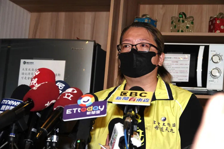 太玄宮女宮主廖泳柔今開記者會表示將提告。陳德興攝