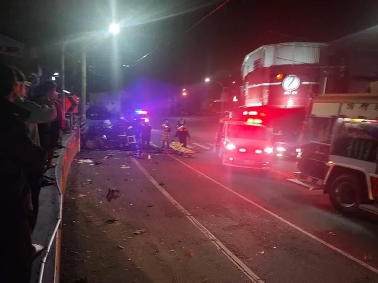 車禍當下的巨響、嚇壞附近居民。民眾提供