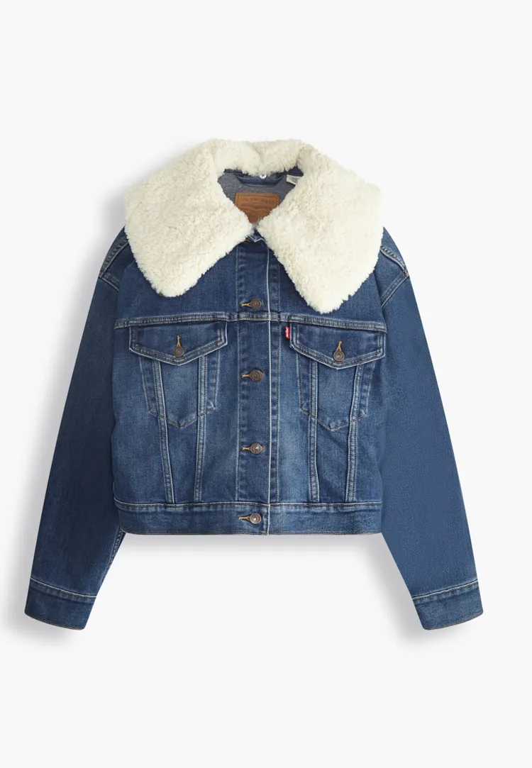 女款Sherpa羊羔毛可拆領丹寧外套，4690元。品牌提供