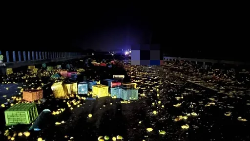 他恍神撞國道護欄 橘子柳丁散落路面影響通行近3小時