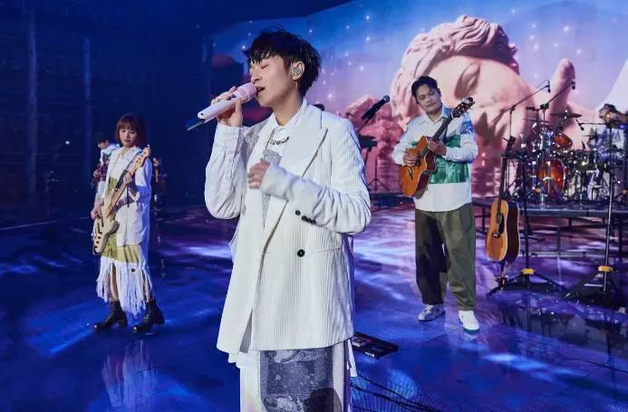 魚丁糸歌聲出現在世界盃足球賽場。環球音樂提供