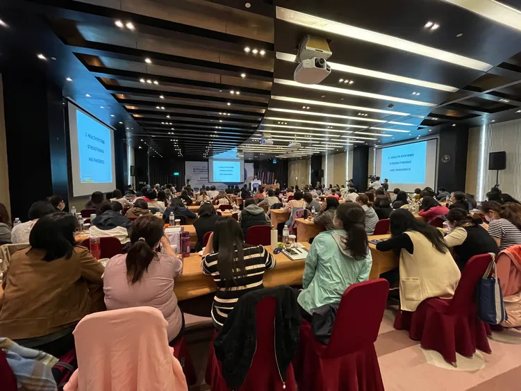 國立陽明交通大學附設醫院「COVID-19後疫情防治作為和醫療數位轉型」國際研討會，今天在礁溪老爺酒店登場，國內外專家學者參與。陽明交大醫院提供