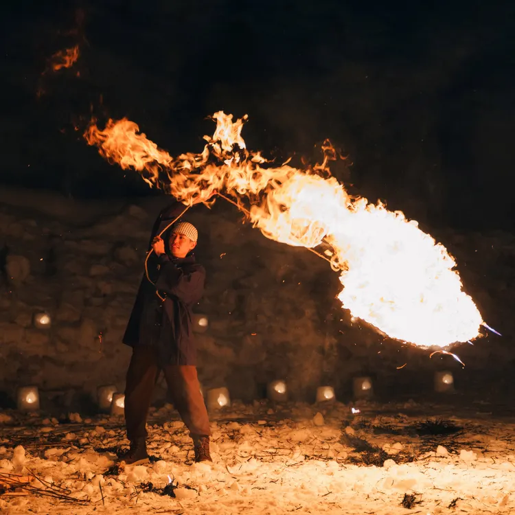 火振雪屋祭。秋田縣仙北市提供