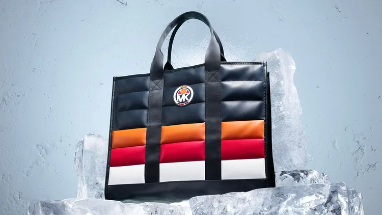 立體條紋托特袋，2萬400元。品牌提供